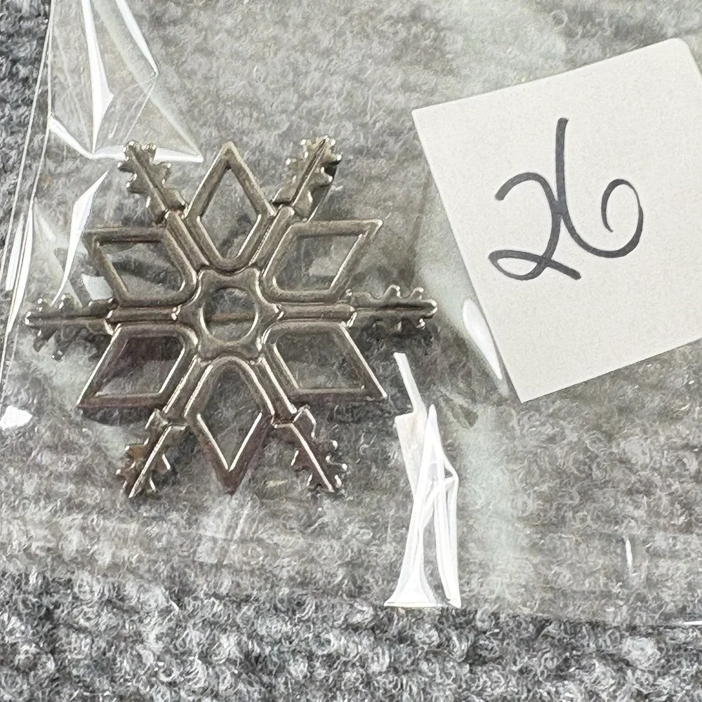 VTG 80s Best Snowflake Brooch Pendant Pin Silver Tone Openwork Christmas 2